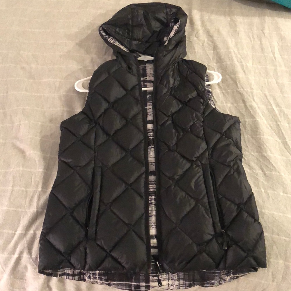 Black reversible puffy vest